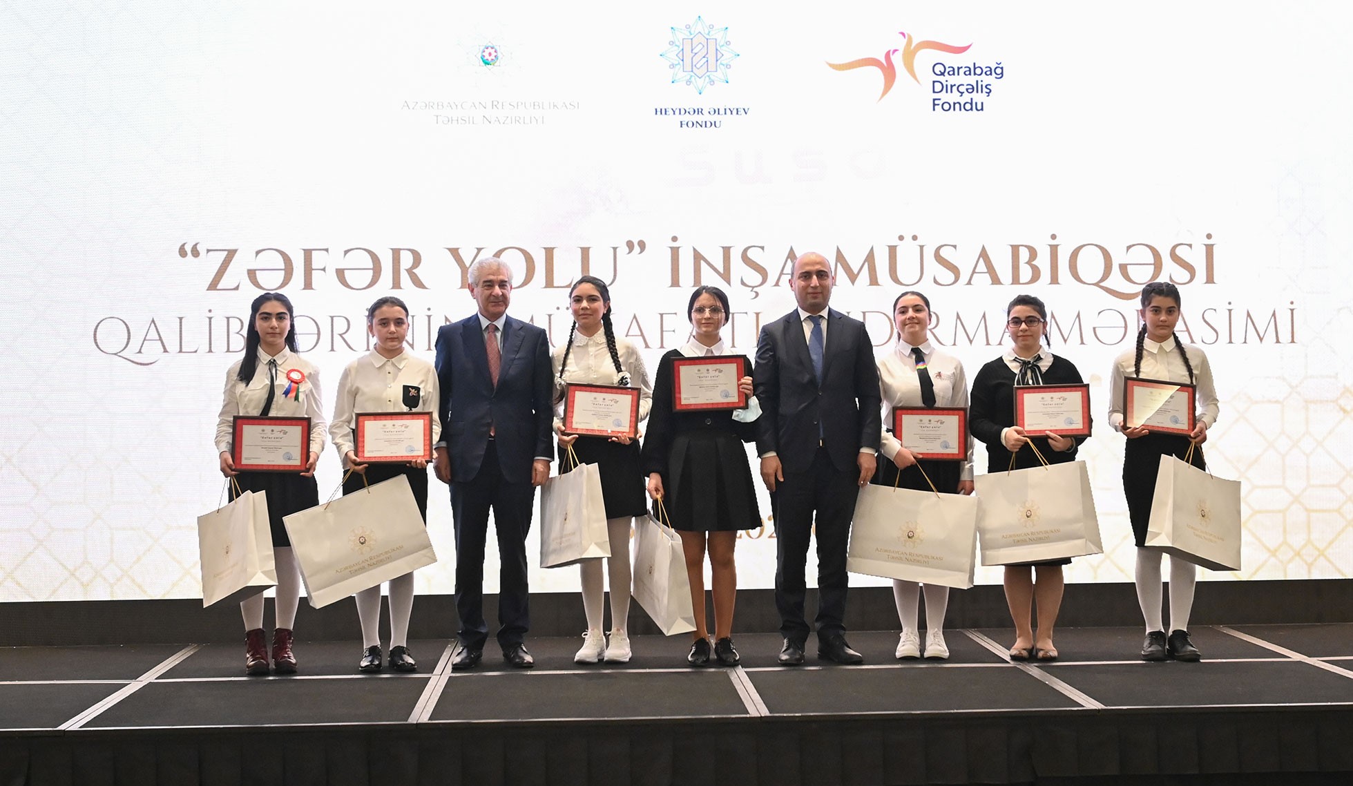 “Zəfər yolu” inşa müsabiqəsi qaliblərinin mükafatlandırma mərasimi
